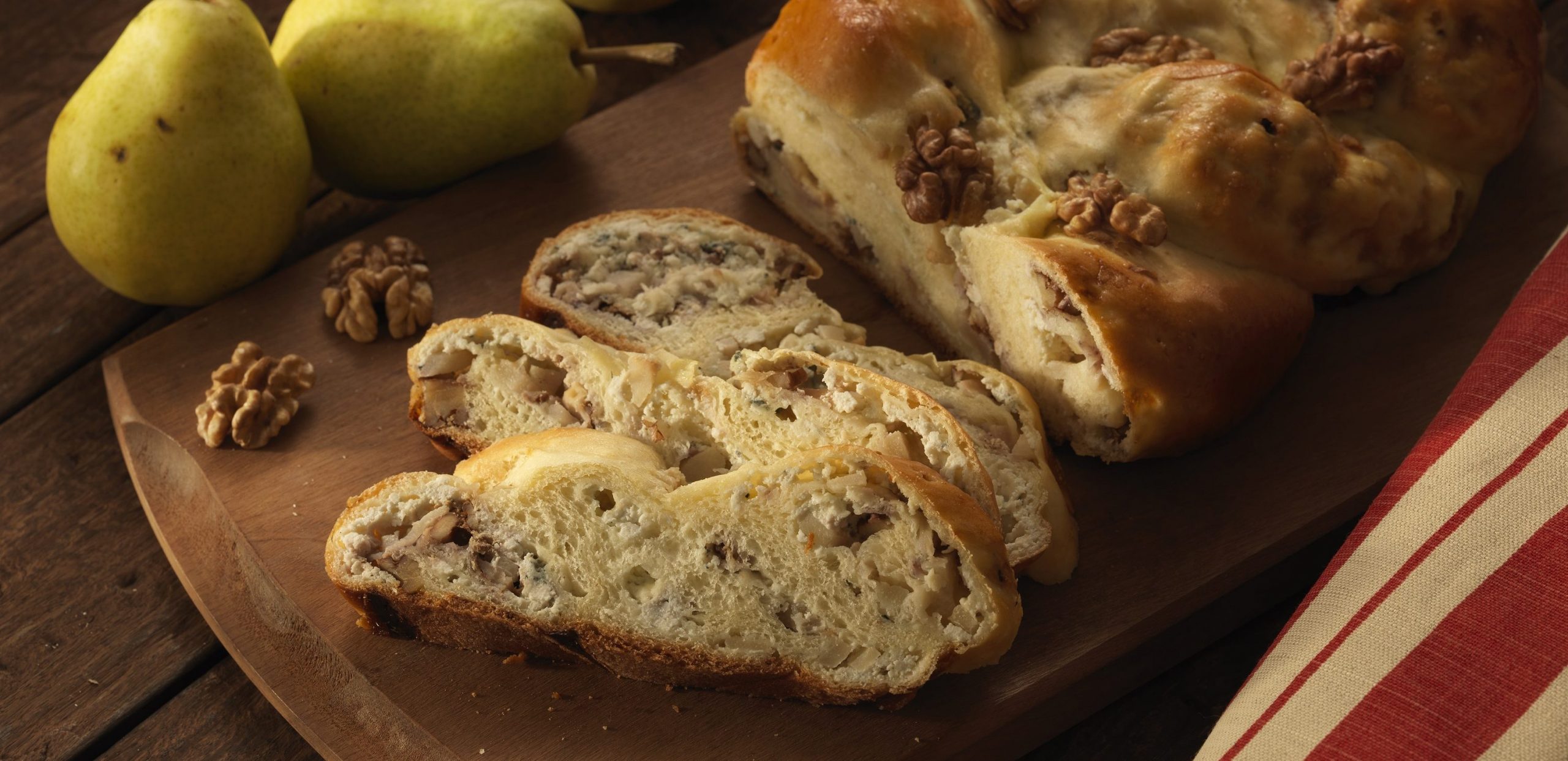 Pear, Gorgonzola and Walnut Bread - USA Pears